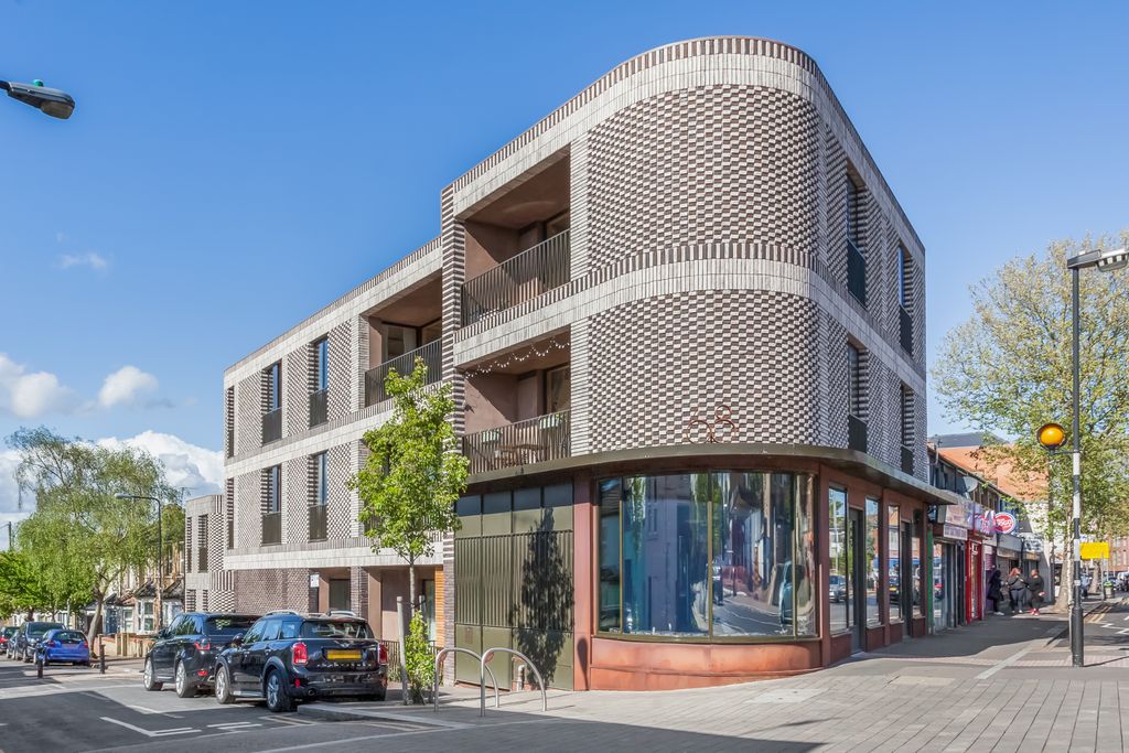 Property photo 1 of 8 1