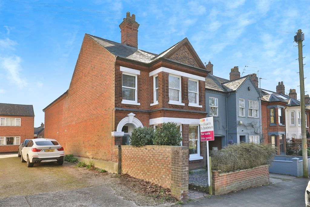 Property photo 1 of 16