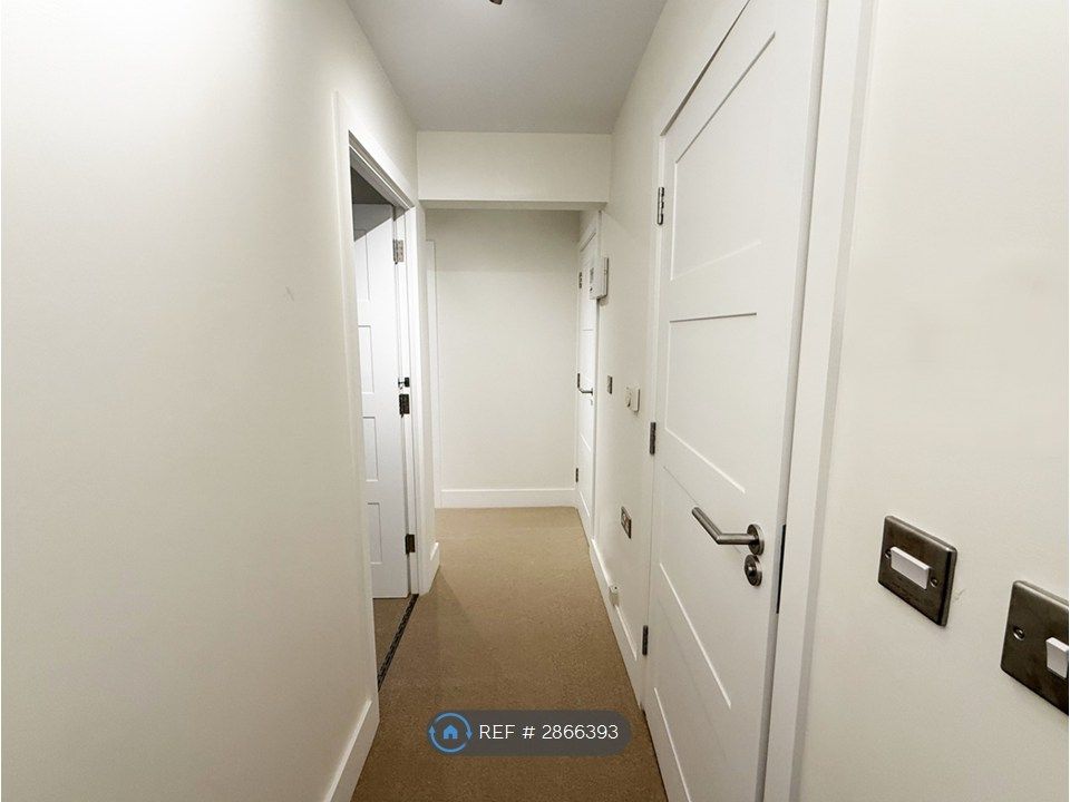 Property photo 2 of 24 Entrance