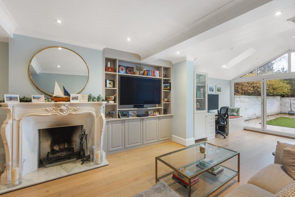 Property photo 1 of 19 Image