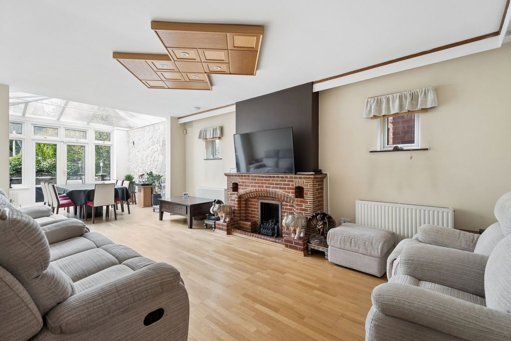 Property photo 2 of 20