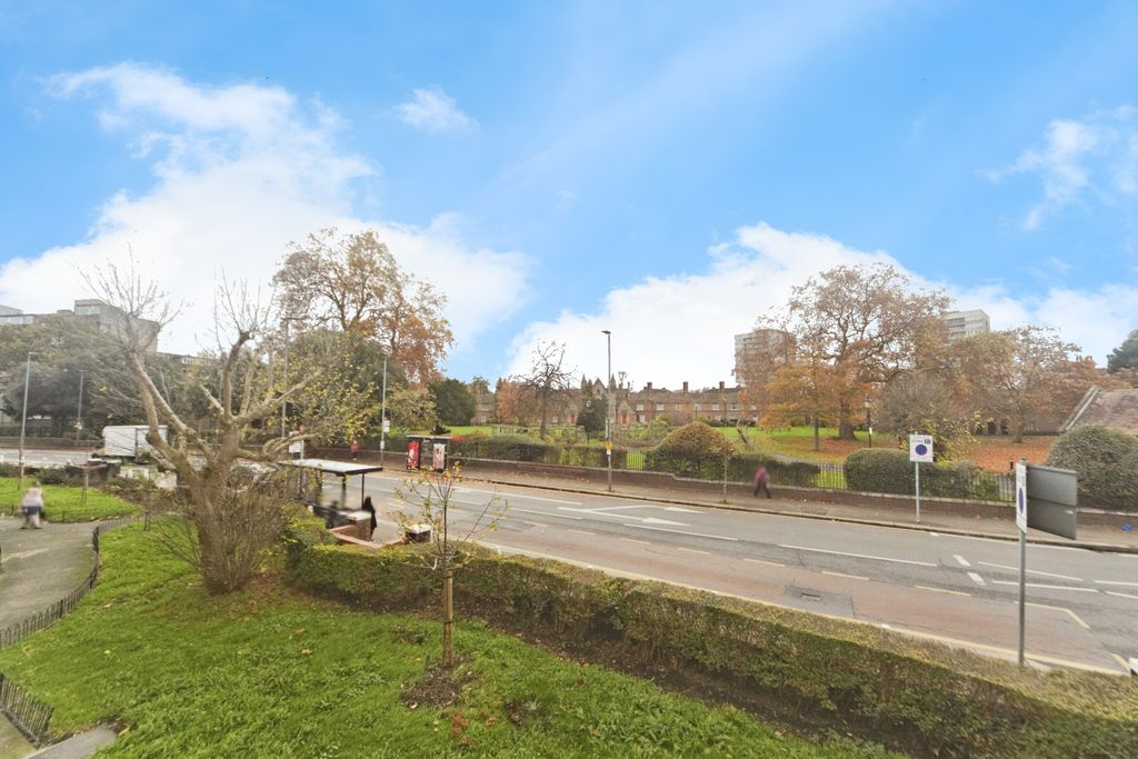 Property photo 2 of 20