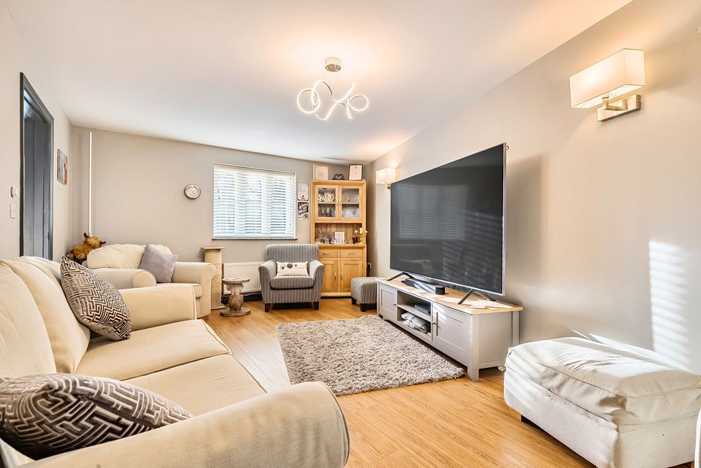 Property photo 2 of 10 1396083-8-695d2108A77c3