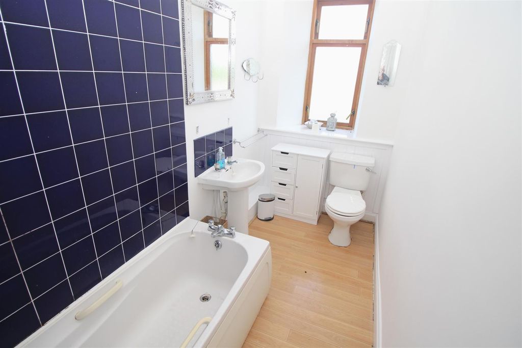 Additional image 14 of 4 bed flat for saleArdgowan Square, Greenock PA16
