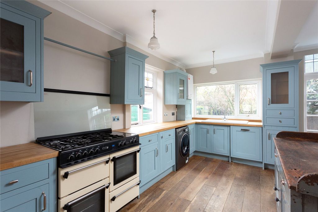 Property photo 3 of 11 Kitchen Area