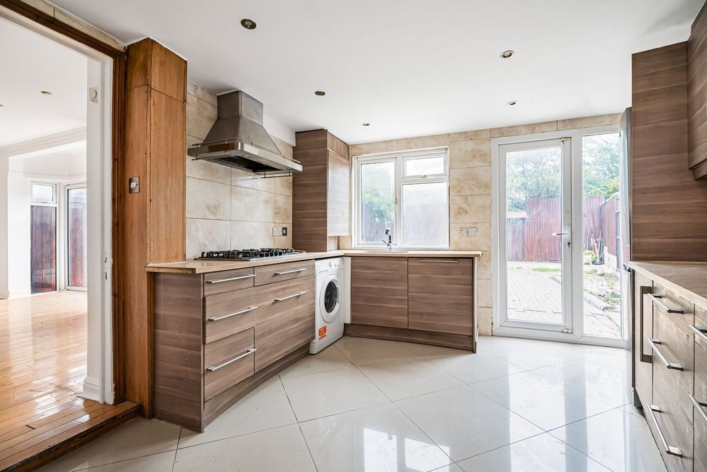 Property photo 3 of 32