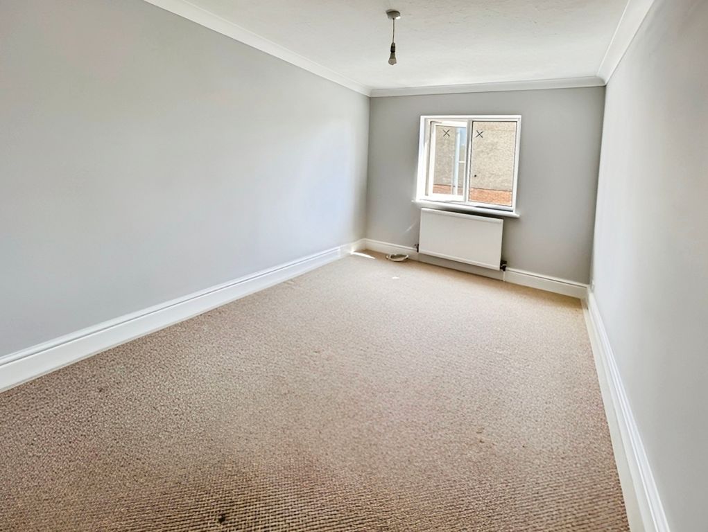 Property photo 2 of 7 Pbox-Bedroom-320760.Jpg