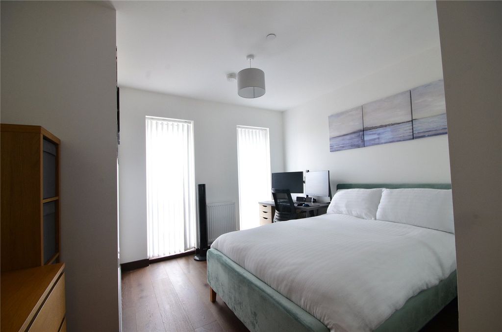 Additional image 9 of 2 bed flat for sale52 Queens Road, East Grinstead, West Sussex RH19