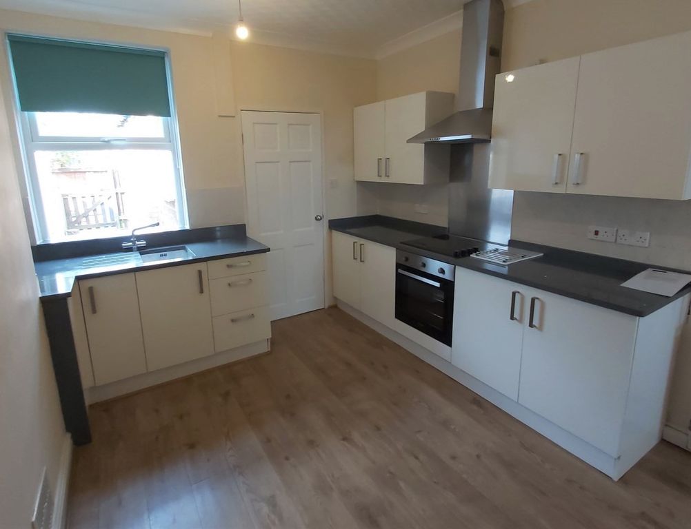 Property photo 3 of 10 Dining Kitchen