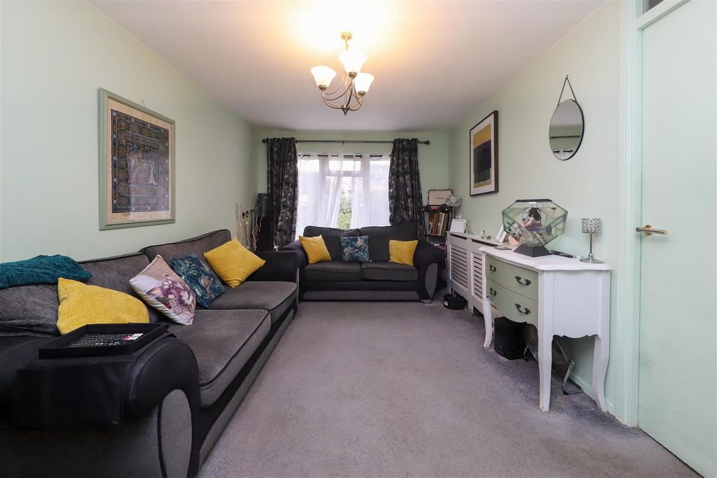 Property photo 2 of 8 Lounge