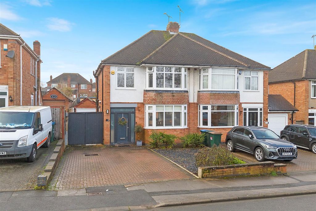 Property photo 1 of 35 18 St Martins Rd (1 Of 42).Jpg