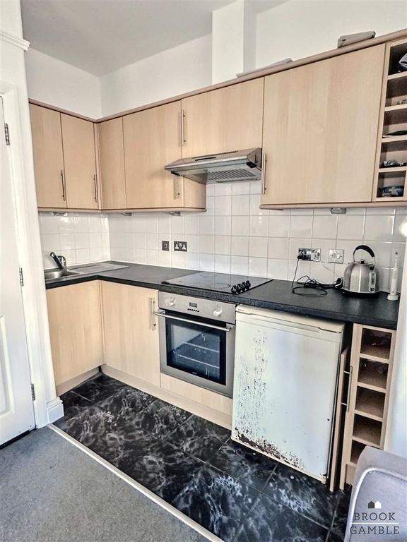 Property photo 3 of 6 01323 438506