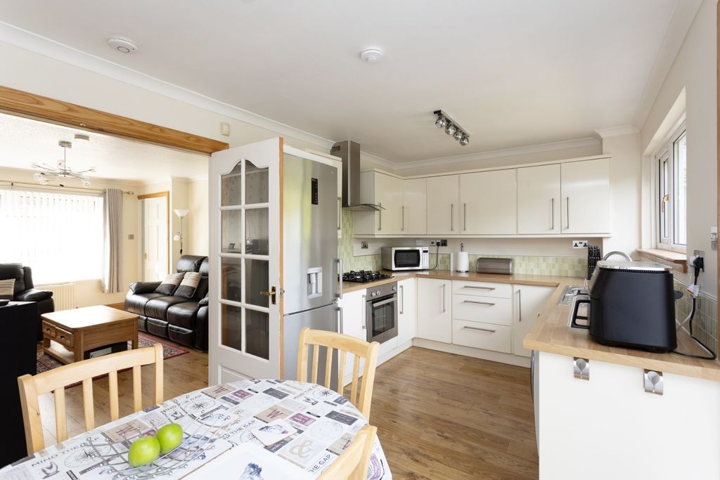 Property photo 2 of 23