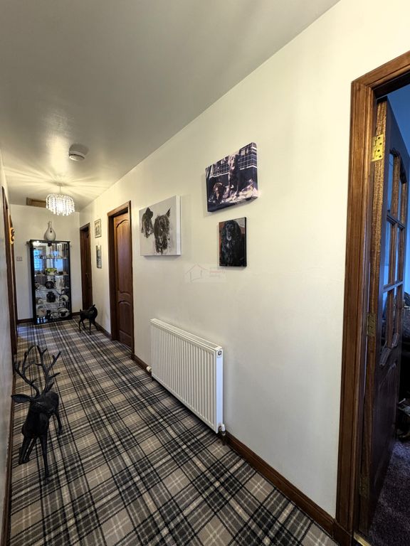 Property photo 2 of 23 Hallway.Jpg