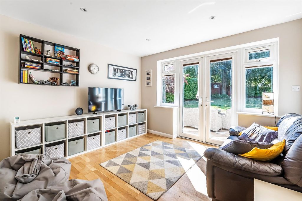 Property photo 3 of 20 .The-Lorne-2.Jpg