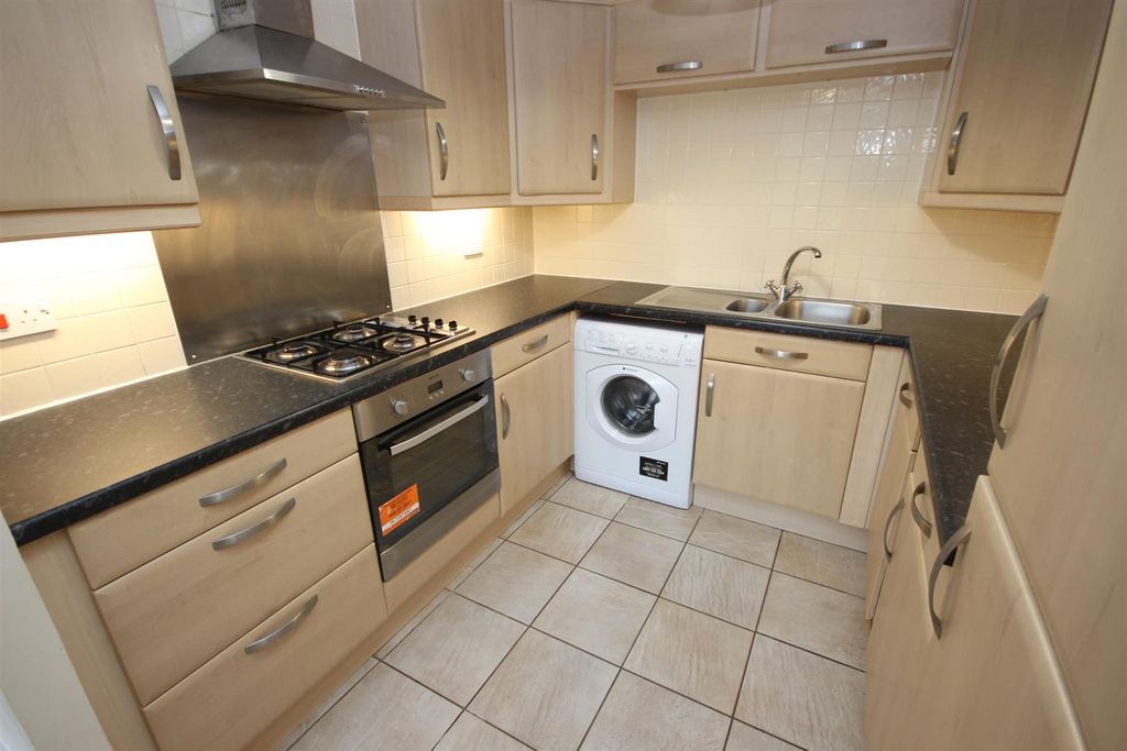 Property photo 2 of 8 Kitchen 2.Jpg