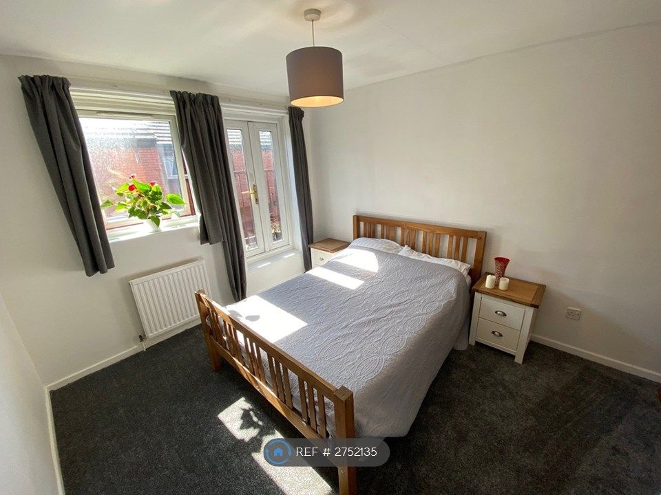 Property photo 2 of 14 Bedroom 1