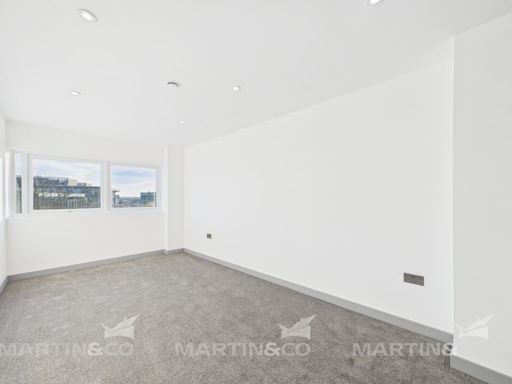 Property photo 3 of 6 Cam02406G0-Pr0416-Still003