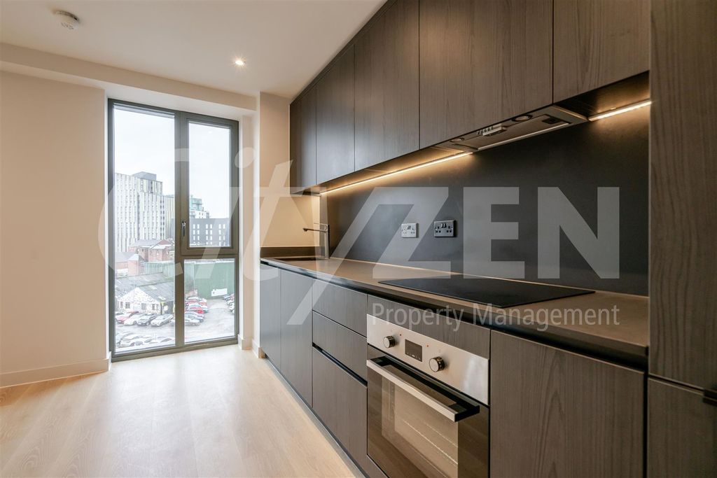 Property photo 3 of 18 Kitchen