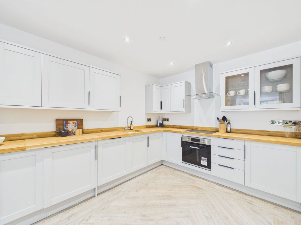 Property photo 3 of 32