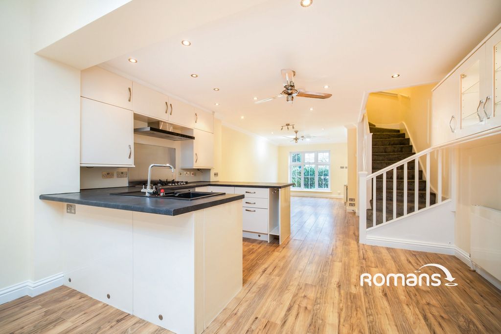 Property photo 3 of 12 Photo