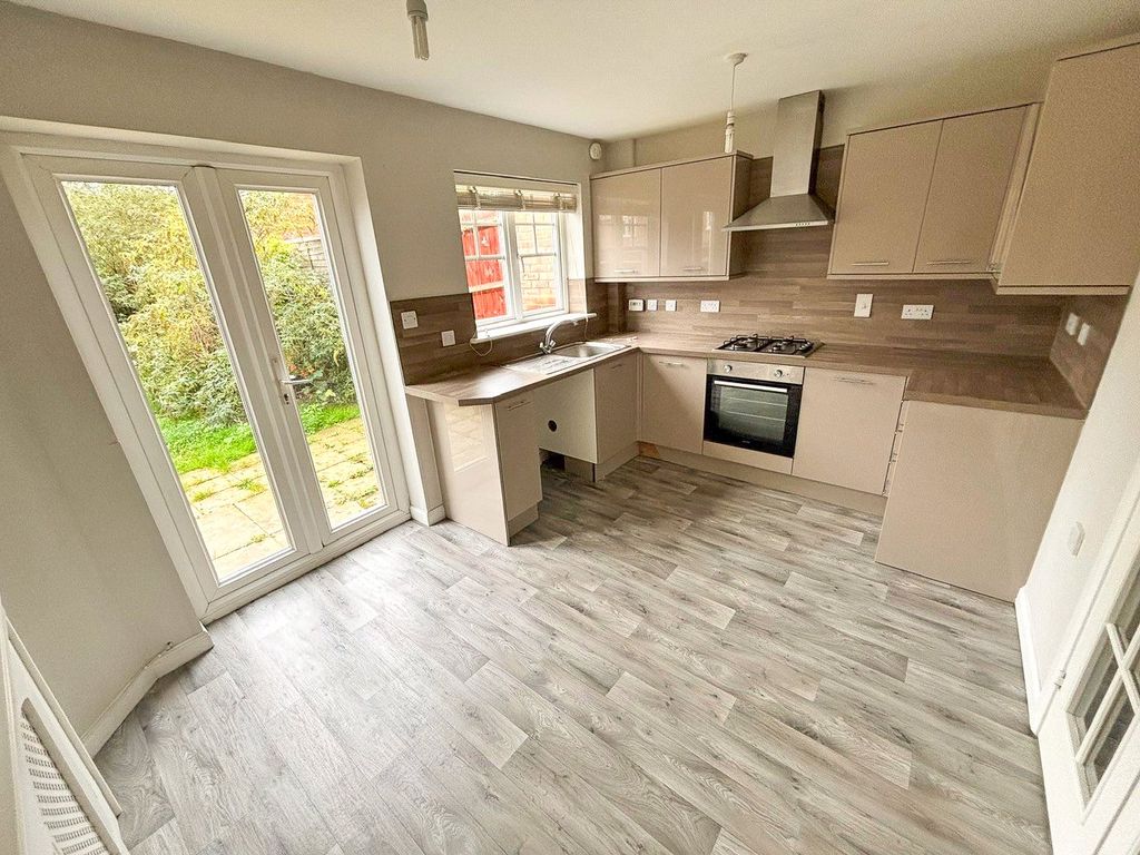 Property photo 2 of 10 Kitchen/Dining Room