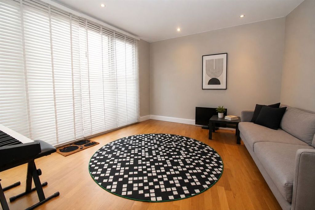 Property photo 2 of 4