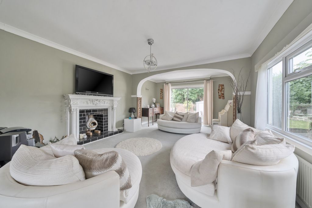 Property photo 3 of 21 1302278-12-683B18...