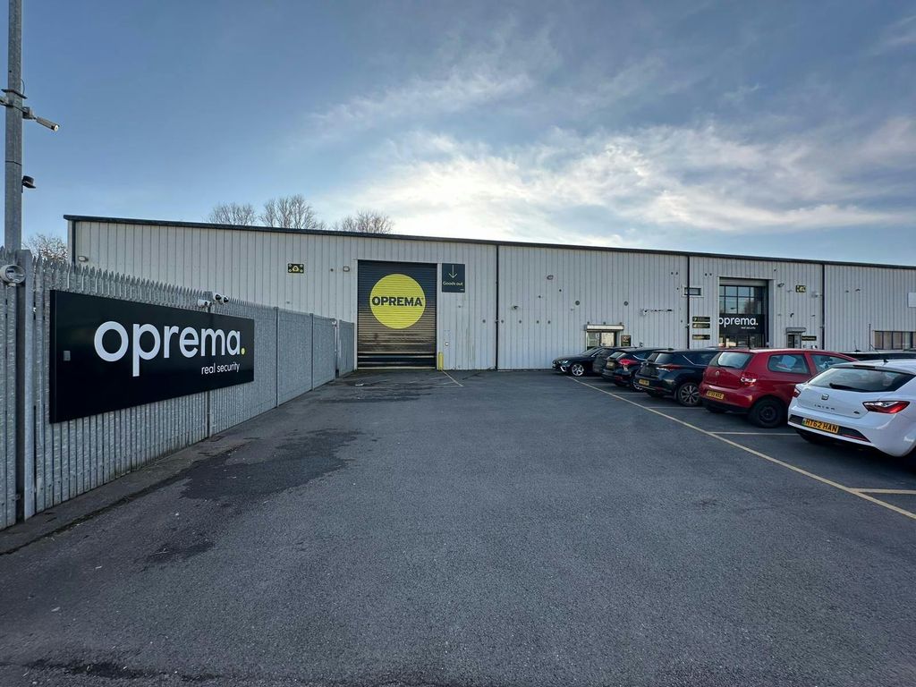 Property photo 3 of 10 775d9Be0556441799F6c5Fd06d09d4A8.Jpg