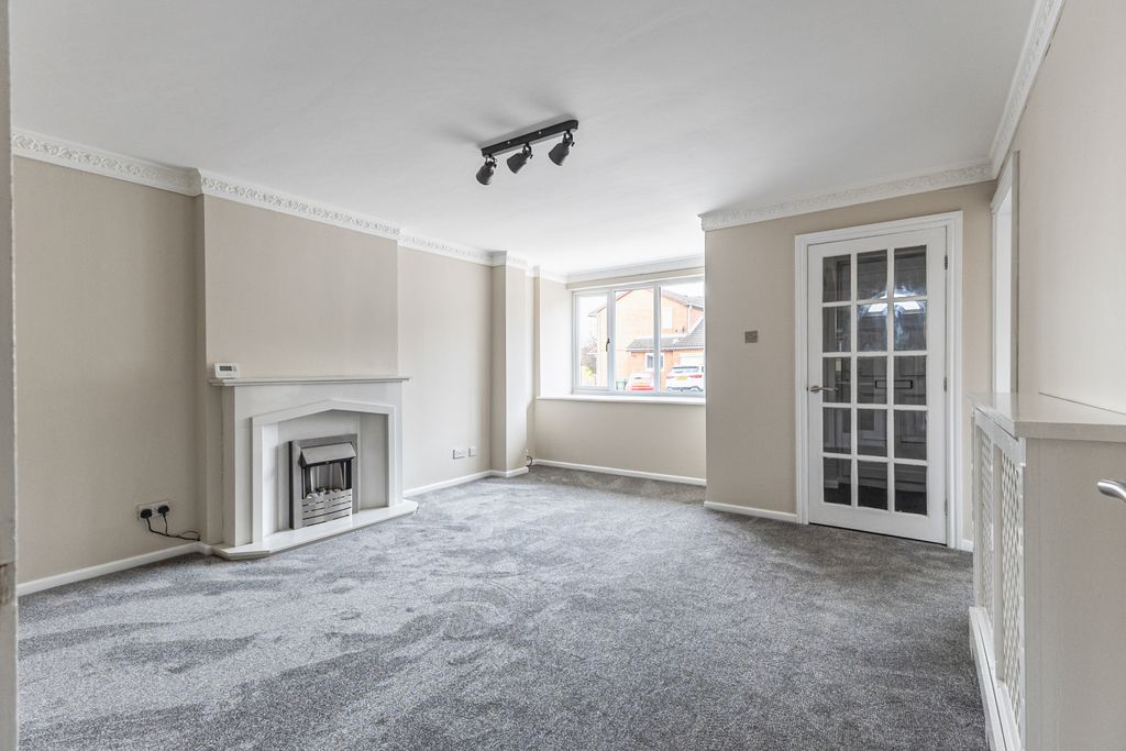 Property photo 2 of 21 Living Room