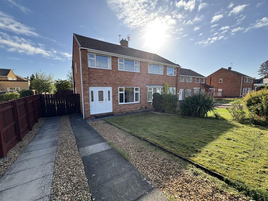 Property photo 1 of 14 Externally