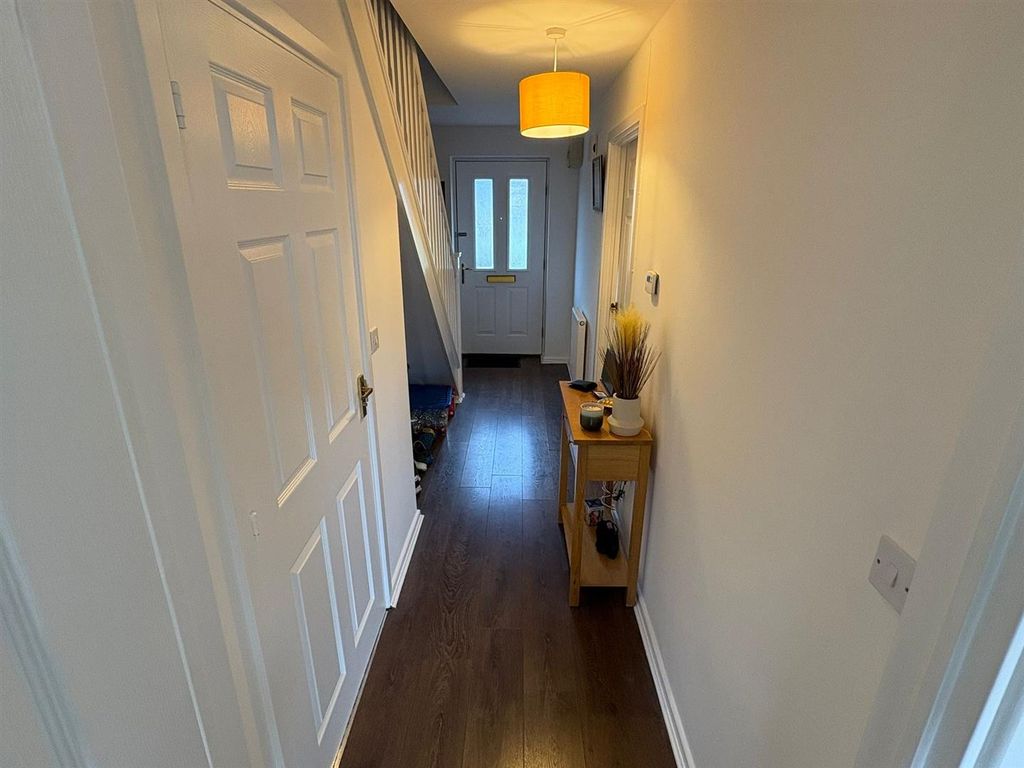 Property photo 2 of 15 Hallway.Jpg