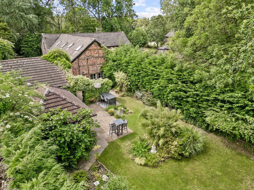 Property photo 2 of 32