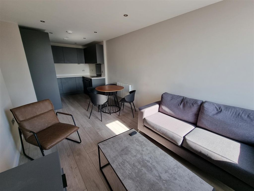 Property photo 2 of 11 Lounge