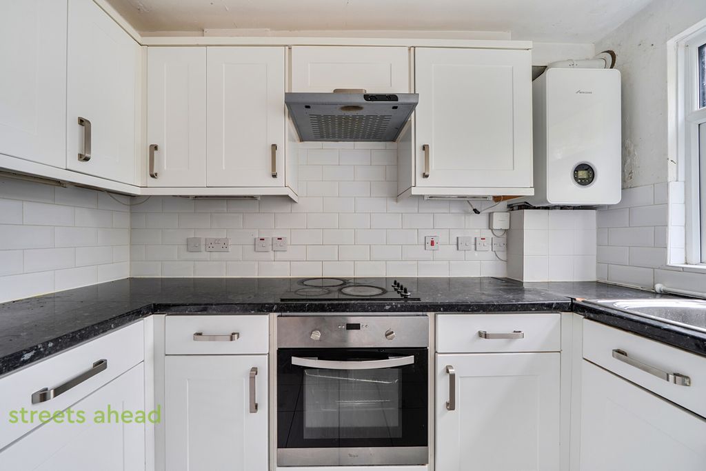 Property photo 1 of 18 10F31A5A-0319-409...