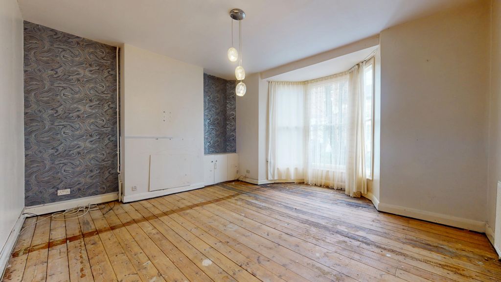 Property photo 2 of 23 100A Farleigh Road, Stoke Newington, London, N16 7Tq