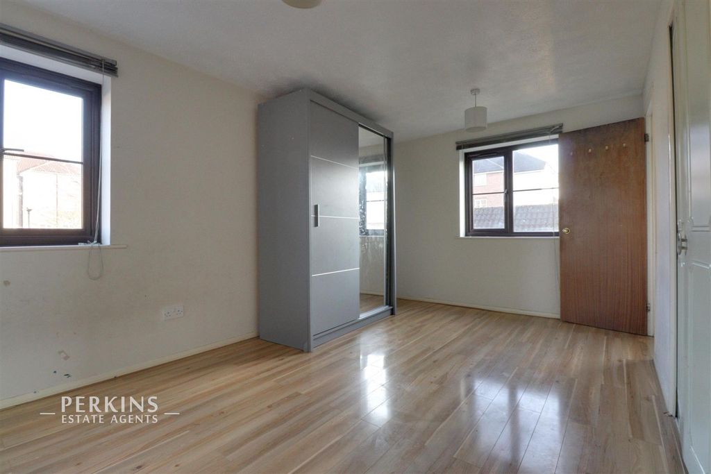 Property photo 2 of 4 L.Jpg