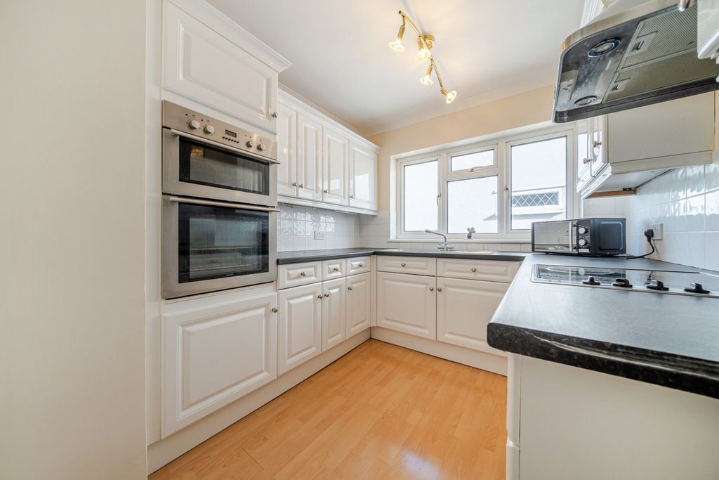 Property photo 3 of 12 Kitchen