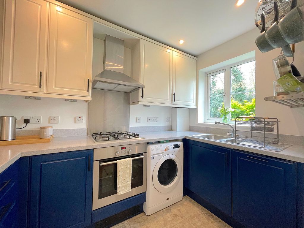 Property photo 2 of 21 Kitchen (1)