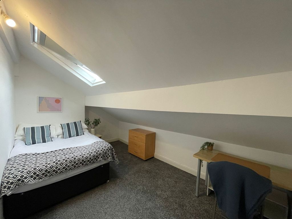 Property photo 2 of 15 Bright And Cozy Bedroom With A Skylight Window Pro...