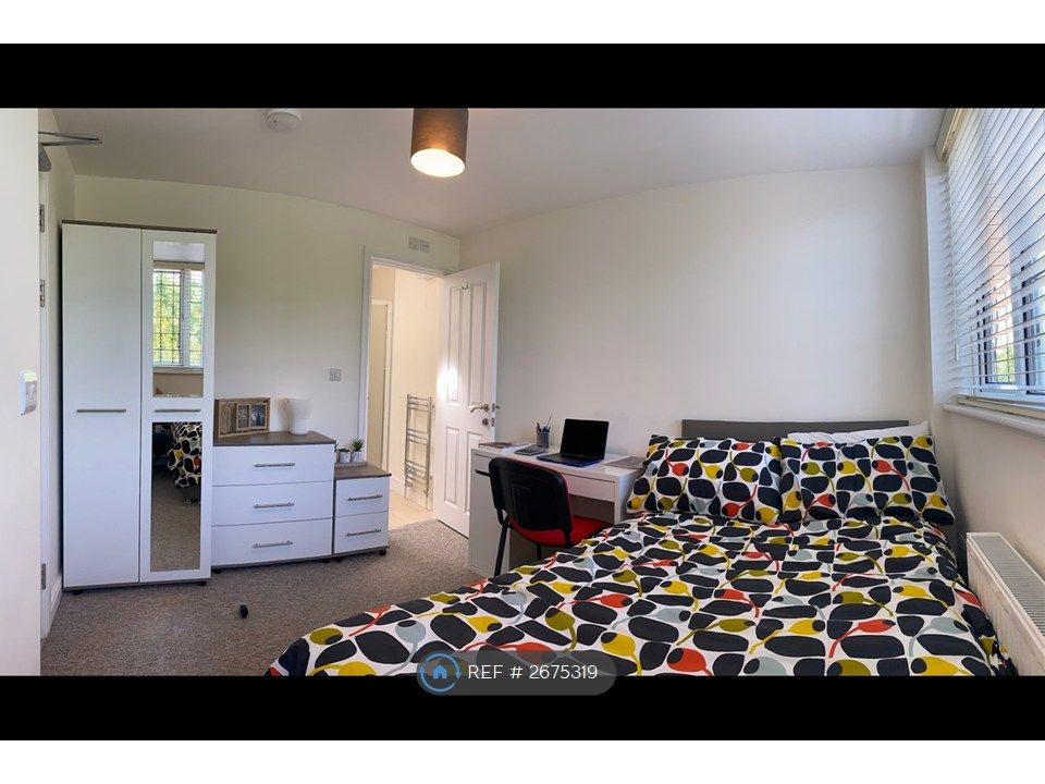 Property photo 1 of 4 En Suite Room