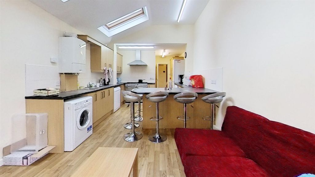 Property photo 1 of 13 6-Harrow-Road-Kitche