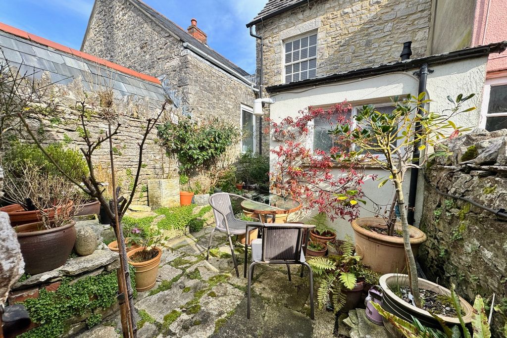 Property photo 2 of 13 Garden