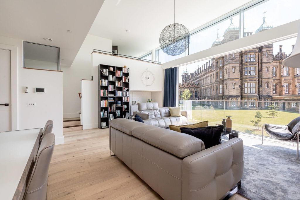 Additional image 7 of 2 bed flat for saleDonaldson Crescent, Edinburgh EH12