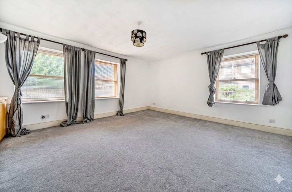 Property photo 2 of 11 Picture No. 39