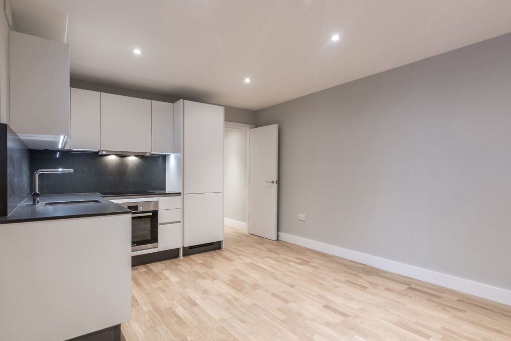 Property photo 1 of 10 Kitchen