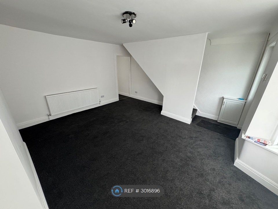 Property photo 3 of 19 Living Room
