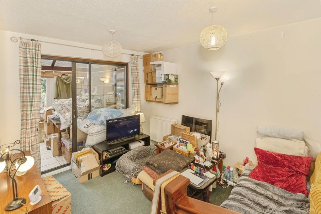 Property photo 2 of 17 Lounge