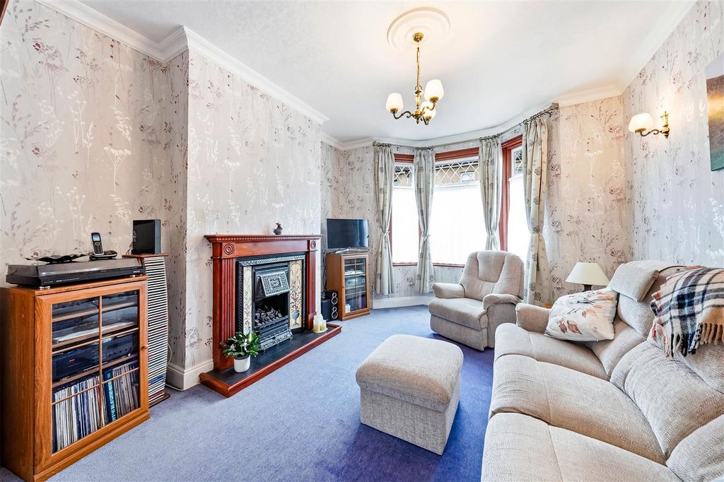 Property photo 2 of 27 Lounge