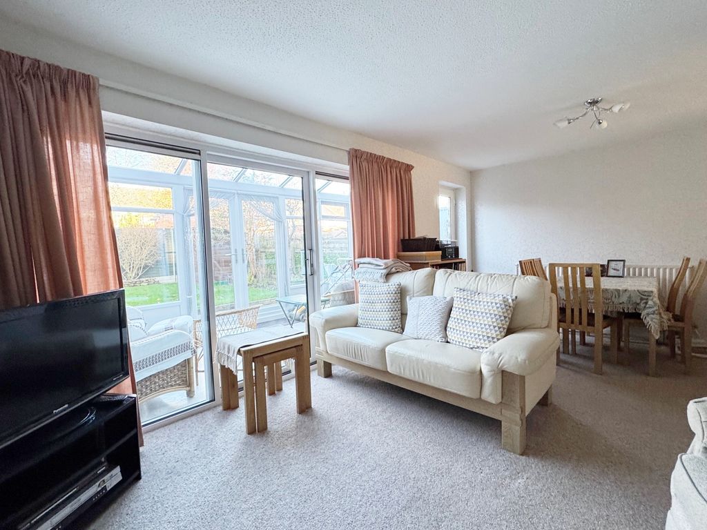 Property photo 2 of 14 Lounge